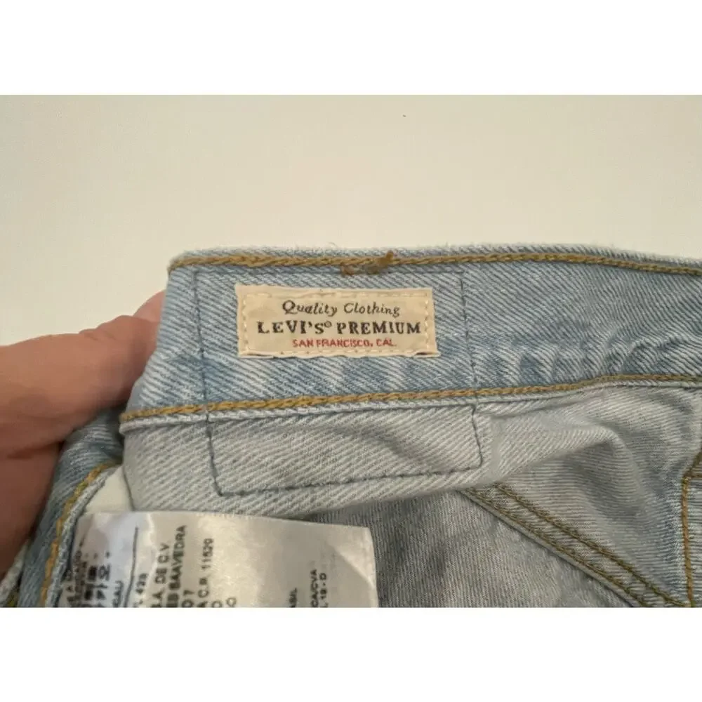 Levis 501 Premium Womens 30 High Rise Distressed Button Fly Light Wash Shorts - Picture 9 of 9